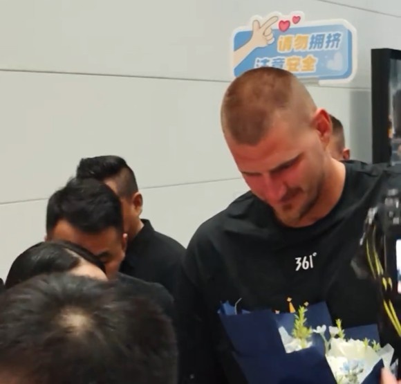 云开体育官网入口-来了！约基奇今天已经落地广州 正式开启中国行