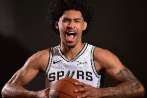 攻守兼备！榜眼哈珀首秀19分钟12中5拿到16分6板2断1帽 罚球7中6