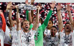 26球8助攻+联赛冠军！官方：凯恩当选德甲本赛季最佳球员