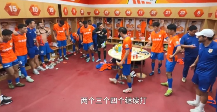 云开体育官网入口-王大雷中场激励全队：保持攻势，持续扩大比分！