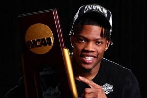 39顺位大龄新秀！猛龙与阿利贾-马丁签下双向合同！