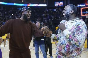 美记：独行侠、勇士、骑士和快船联系了里奇-保罗商讨詹姆斯交易